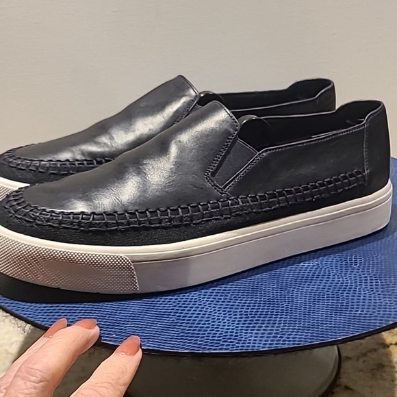 Vince black leather slip on sz.8.5 M.. (#1104) EC. - Picture 5 of 11